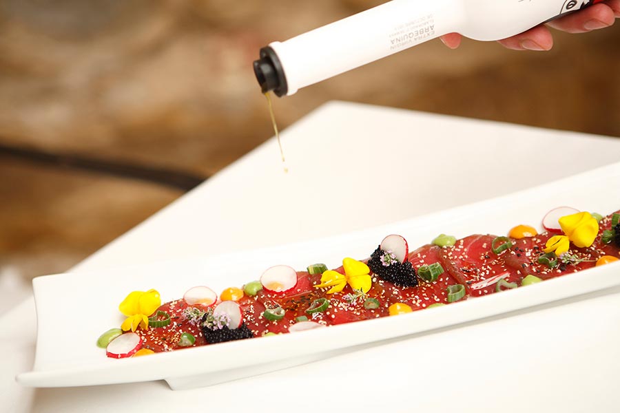 Tiraditos de atún rojo con aceite de arbequina en Restaurante Tendal