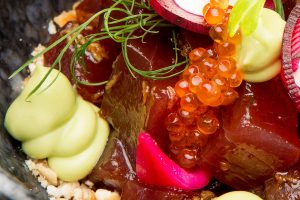 Tacos de atún rojo marinados