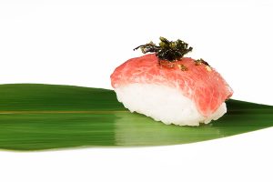 Nigiri de ventresca con copos de nori - Restaurante Antonio