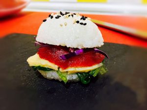 Sushi con atún rojo