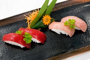 Sushi con atún rojo