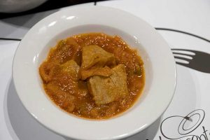 Atún en tomate en Plato al Centro