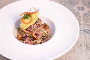 ceviche de atún rojo con puntas de espárragos
