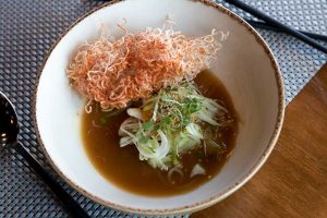 Ramen con atún rojo