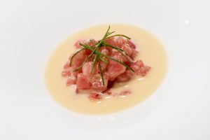 Ensalada con atún rojo